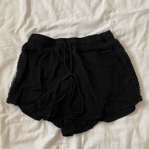 BLACK FORVER 21 SHORTS